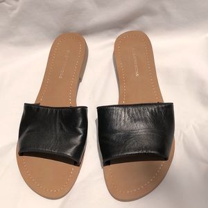 Saks Caleigh black leather slides 6.5